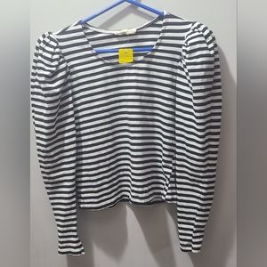 Black and white puff sleeve long sleeve T